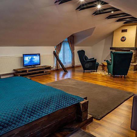 Hotel Casa Delia à Câmpulung Moldovenesc Extérieur photo