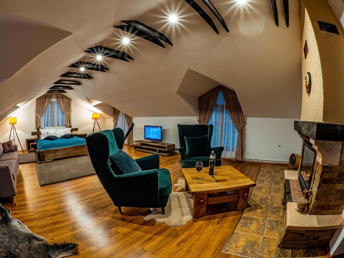 Hotel Casa Delia à Câmpulung Moldovenesc Extérieur photo